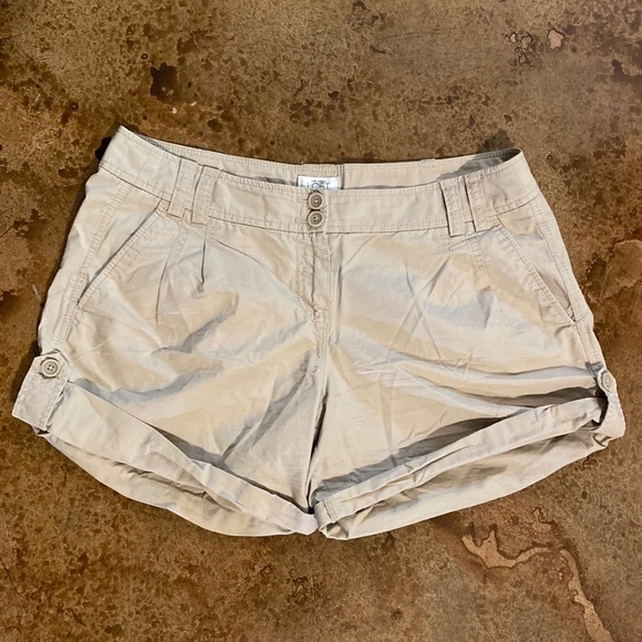 ANN Taylor Loft tan flat front cotton chino cuffed shorts - Picture 1 of 4